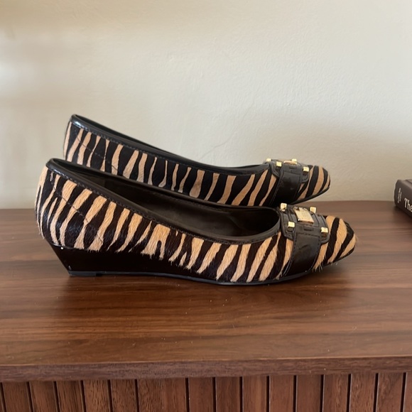 Antonio Melani Black and Cream Zebra Flats - Picture 4 of 7